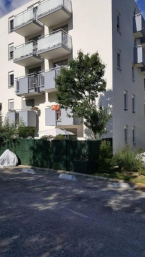 T2 Montpellier plein sud clim wifi terrasse de 16m2